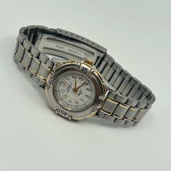 Vintage Timex Essentials Indiglo Silver St. Steel Women’s Watch, 27mm Working - Picture 4 of 8